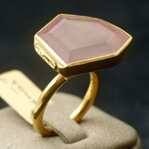 Ring Gold 18K with Rose Quartz
